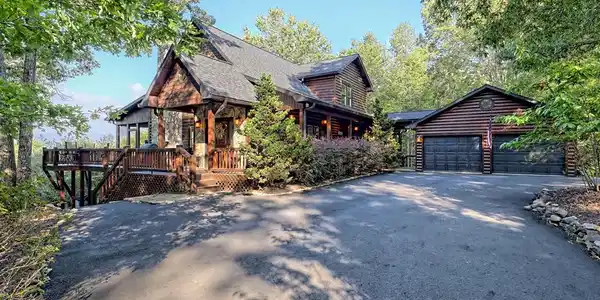 13 Spring Ridge Trail