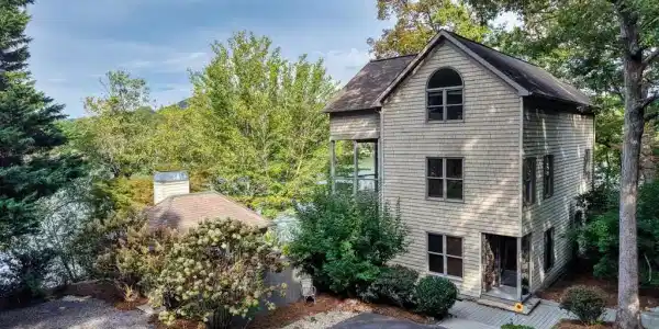 2515 Leisure Lane