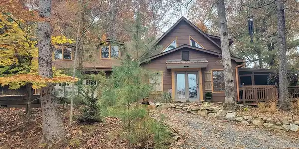 171 Mohawk Trail