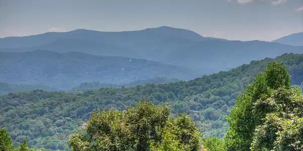 Image 2: Long Range - Year Round VIEW!!!