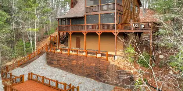 541 Hillsdale Drive