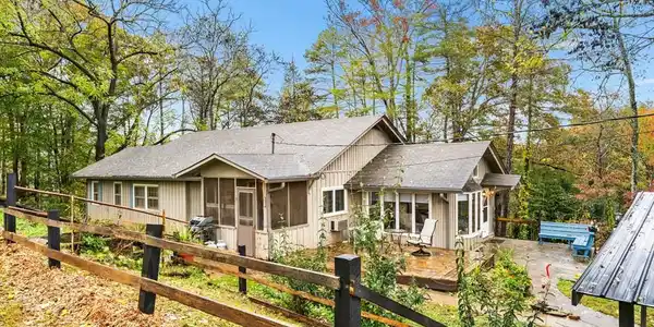 106 Settawig Road