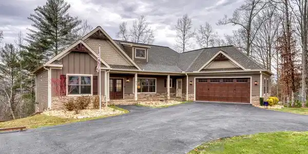 65 Eastridge Court
