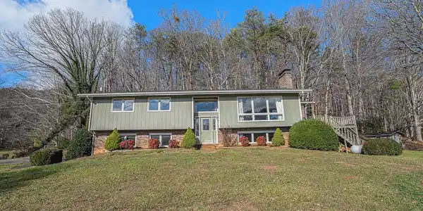 152 Deerbrook Lane