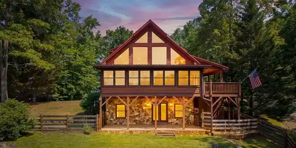 225 Skyland Trail