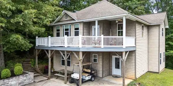 883 Village Road