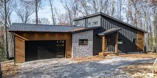 210 Mt. Pleasant Ridge