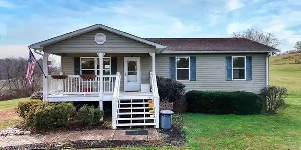32 Fieldstone Lane