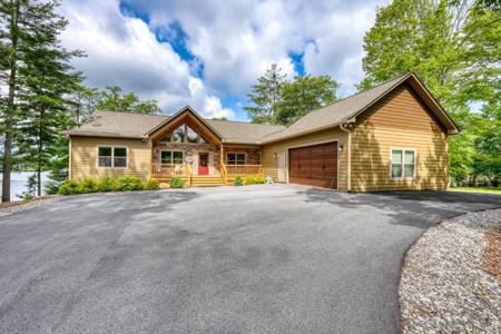 38 Edgewater Lane