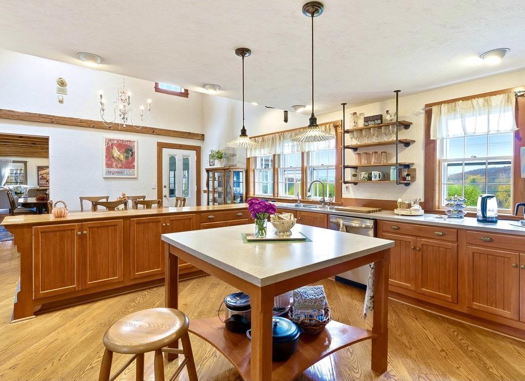 Image 2: MAIN KITCHEN