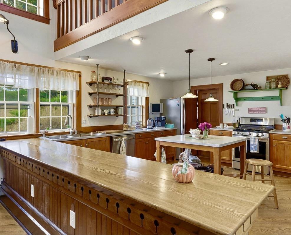 Image 3: MAIN KITCHEN