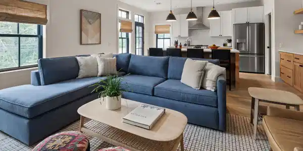 Image 3: Living Room