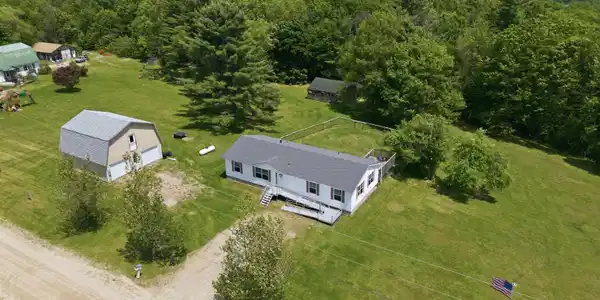 Image 3: Rural yet only 9 minutes from Downtown Newport Image 3: Rural yet only 9 minutes from Downtown Newport