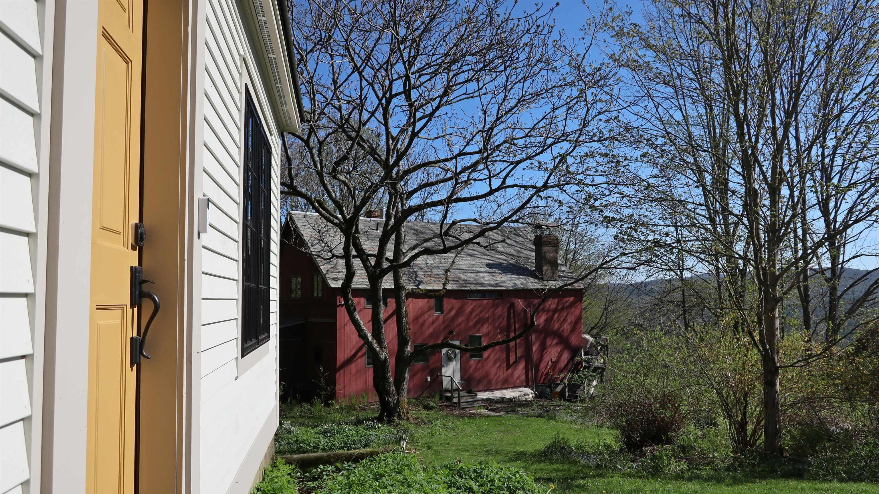 Image 3: Walking distance to barn Image 3: Walking distance to barn