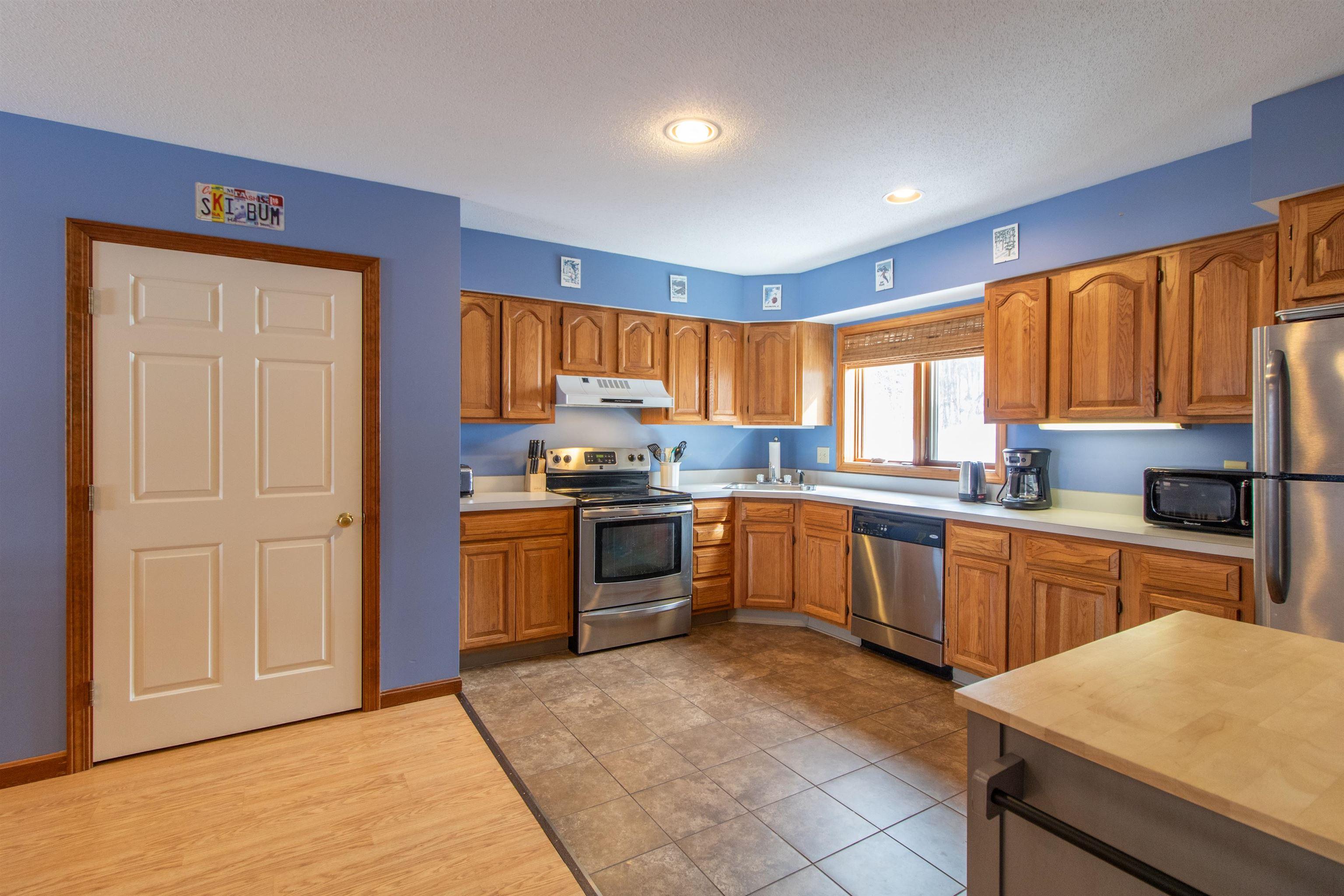 Image 3: Kitchen with Newer appliances and floors Image 3: Kitchen with Newer appliances and floors