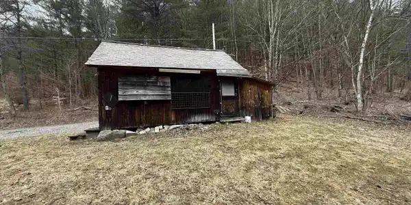 Image 3: ONE ROOM CABIN