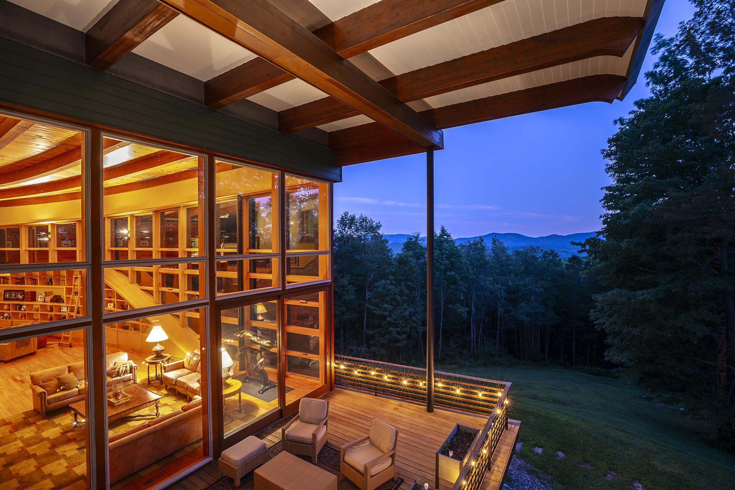 Image 2: Stunning twighlight lighting!