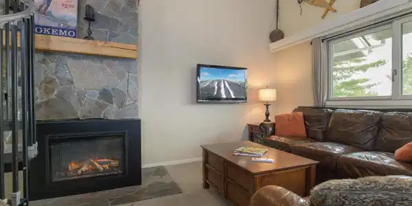 Image 4: Cozy Livingroom Freshly Painted