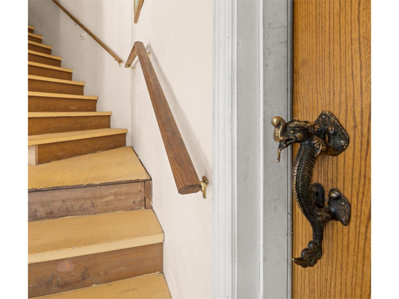 Image 3: Staircase & unique door handle Image 3: Staircase & unique door handle