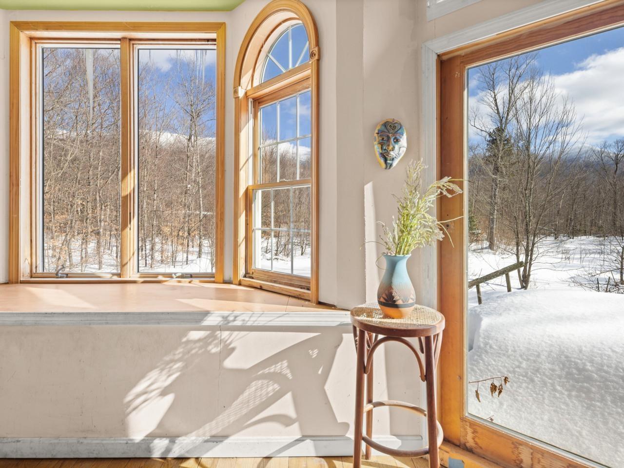 Image 4: Snowy view through large panes Image 4: Snowy view through large panes