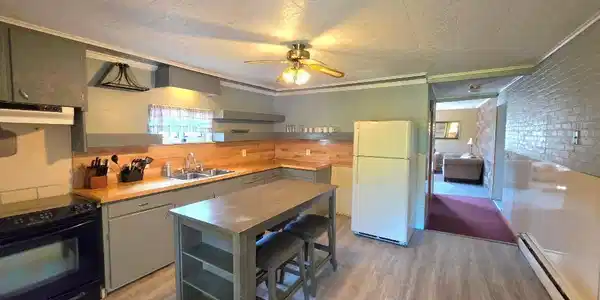 Image 4: Eat in Kitchen Image 4: Eat in Kitchen