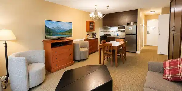 Image 2: Open concept studio