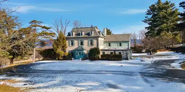 1086 West Road