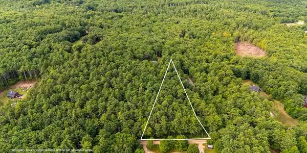 Image 2: Lot 28