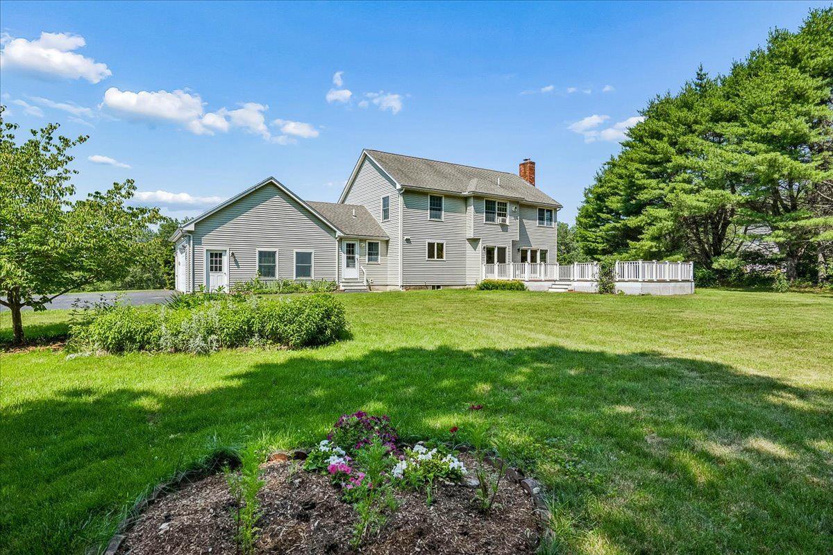 Image 3: Spacious Backyard! Perfect for Entertaining! Image 3: Spacious Backyard! Perfect for Entertaining!