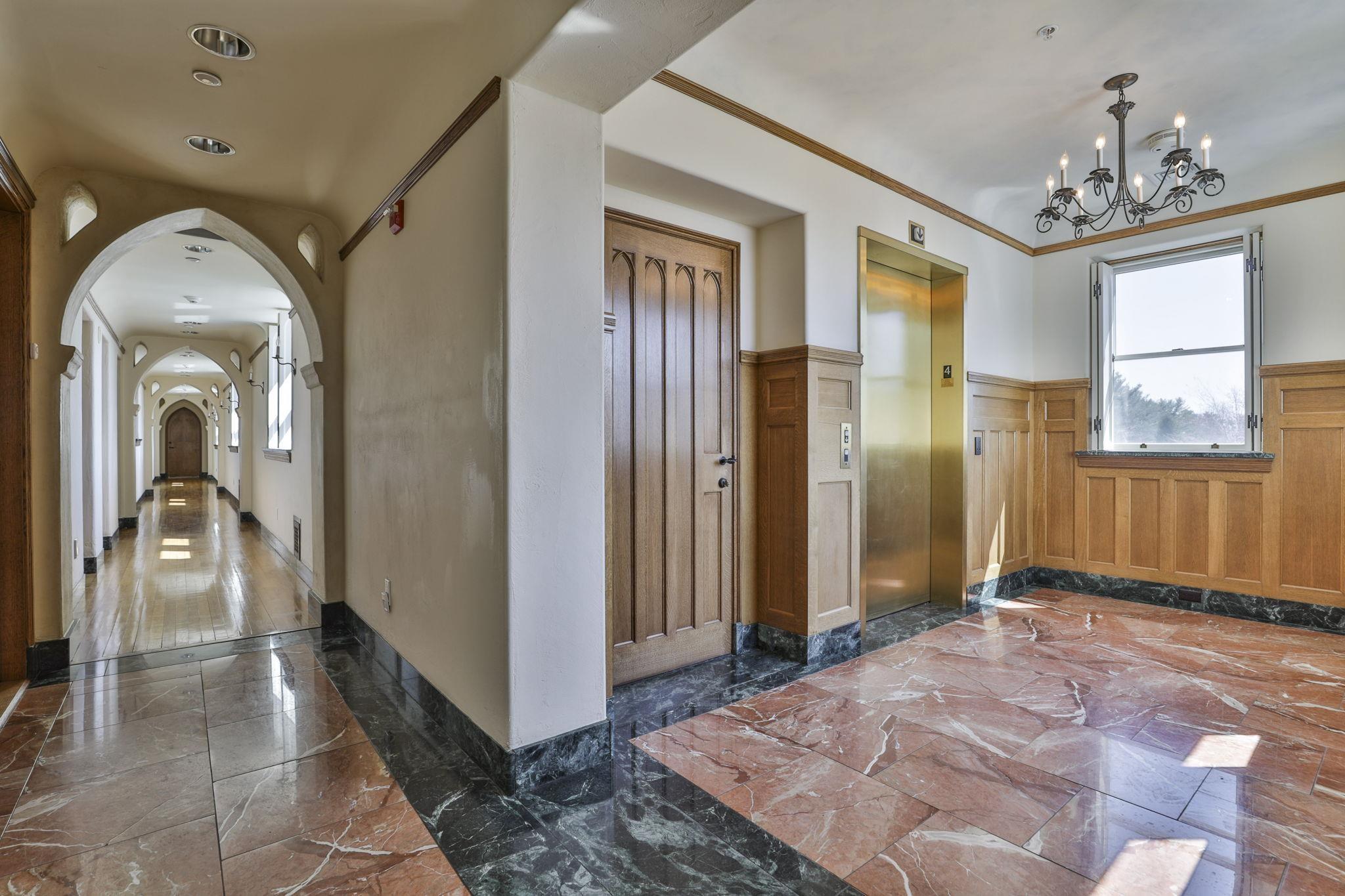 Image 3: elevator/hallway/entry