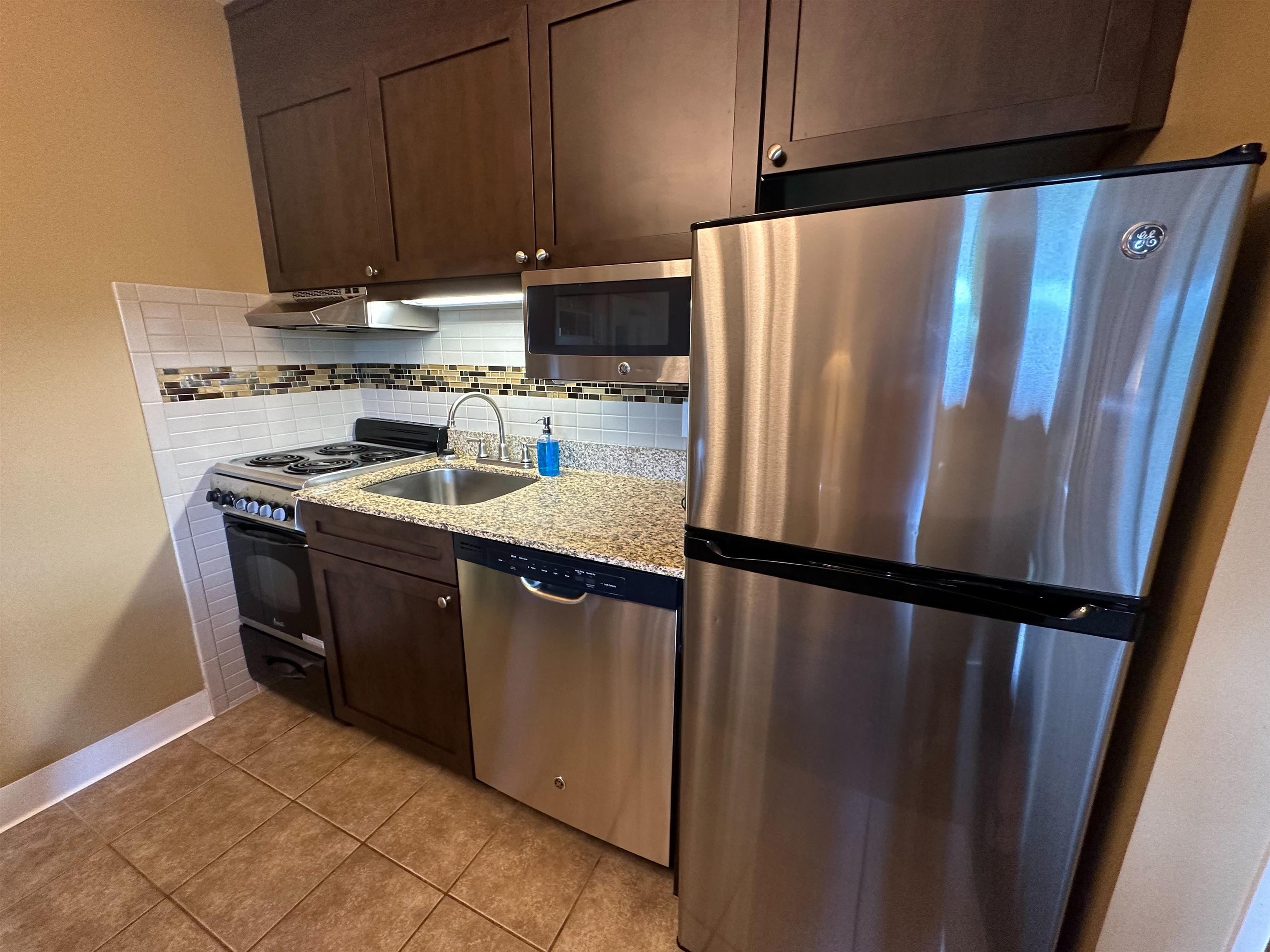 Image 4: Fully equipped kitchen