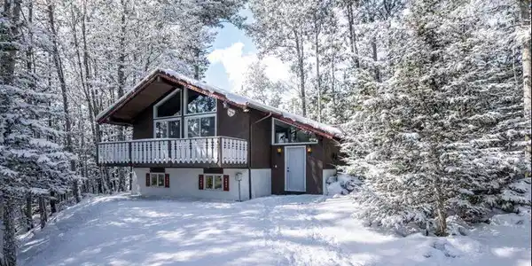 25 Linderhof Strauss Road