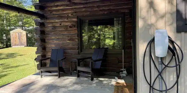 Image 3: Porch and Charger