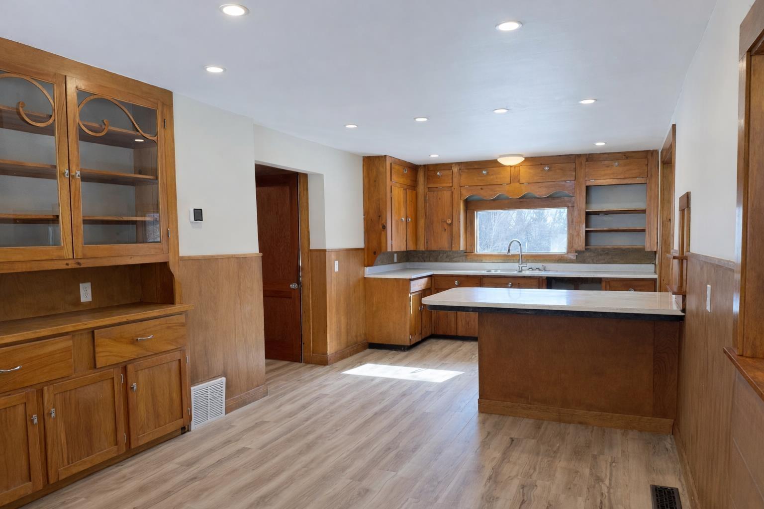 Image 3: Kitchen/Dining