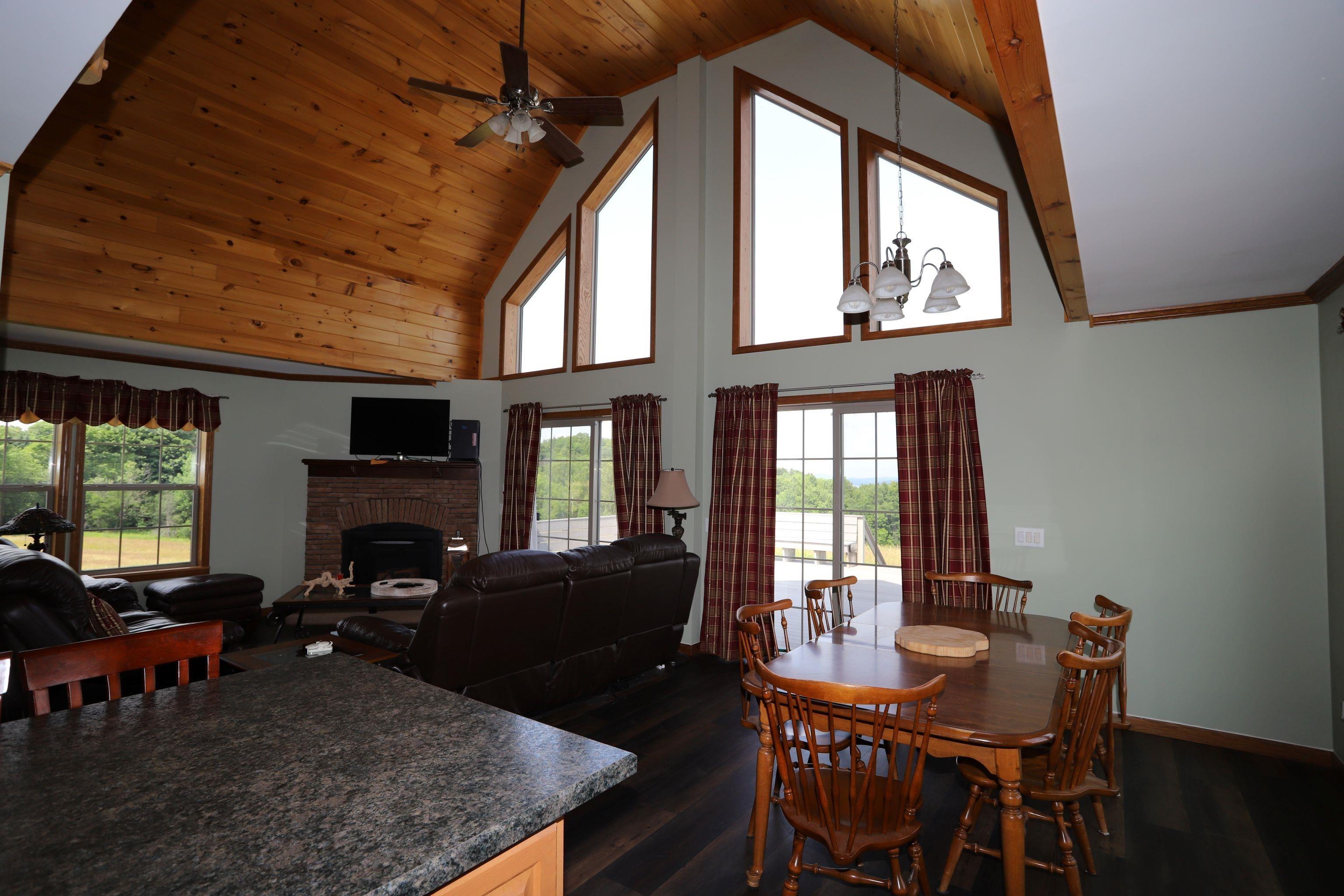 Image 3: Dining room  with deck access
