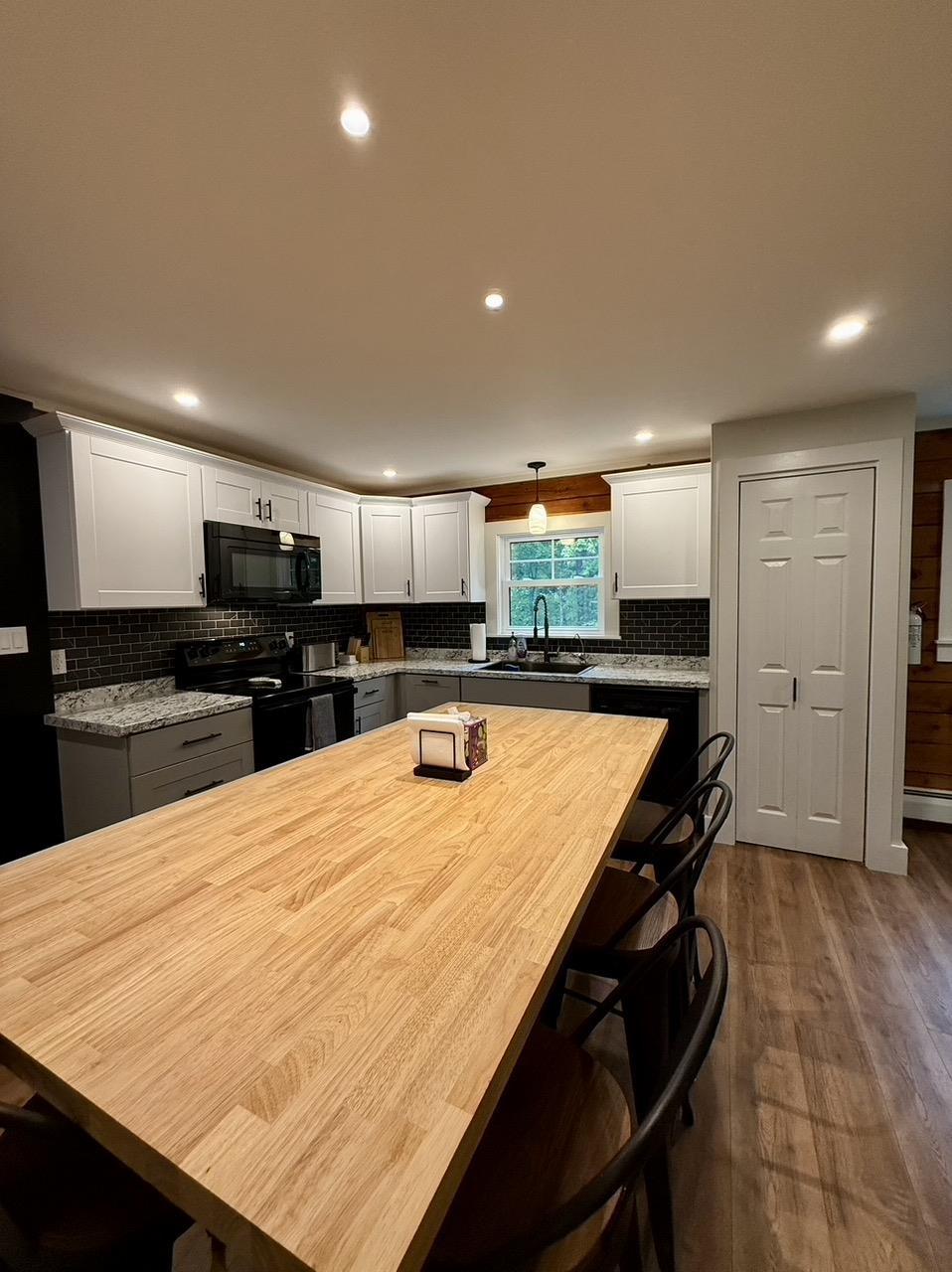 Image 4: large island Image 4: large island