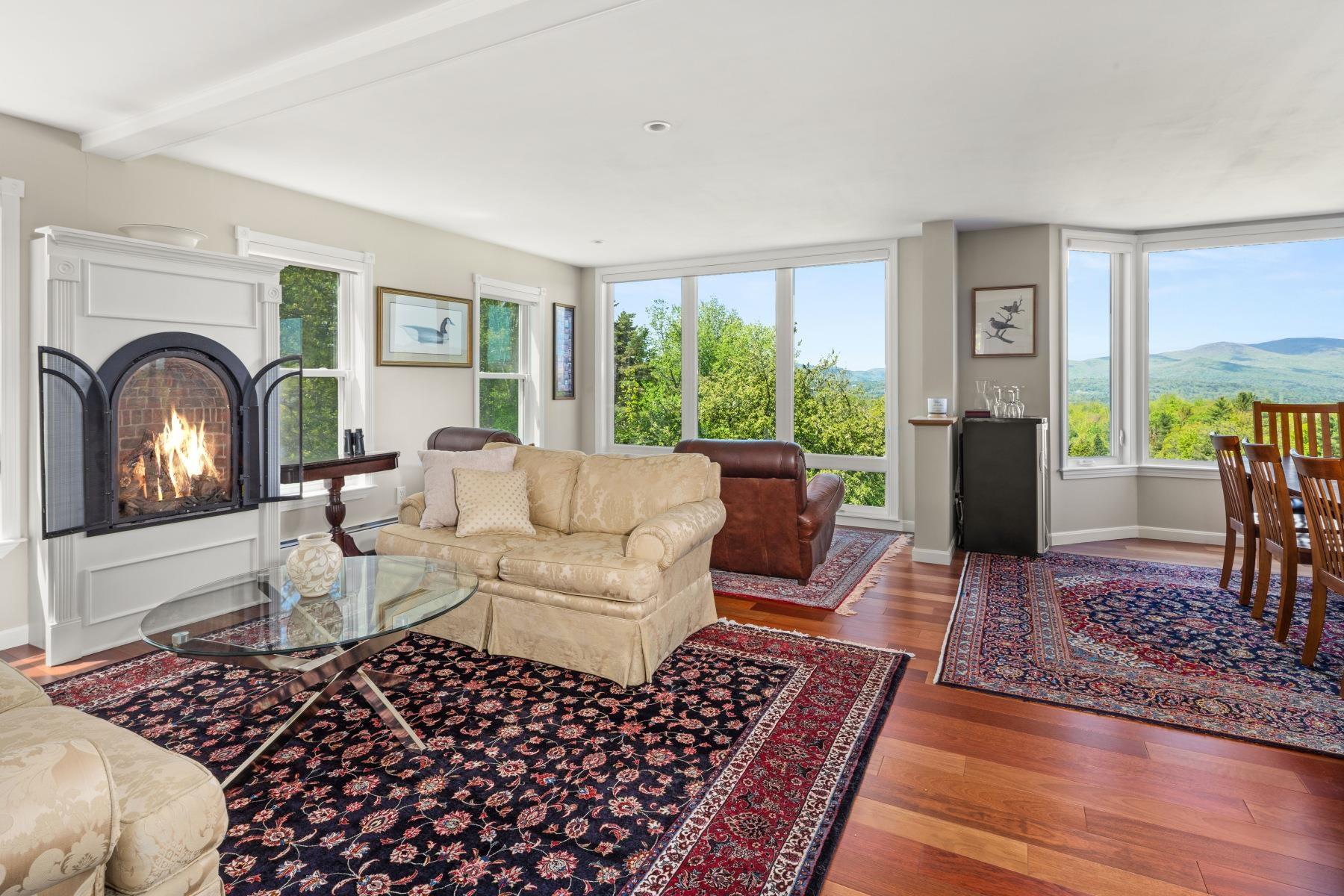 Image 4: Enjoy the warmth of a fire while also enjoying the view