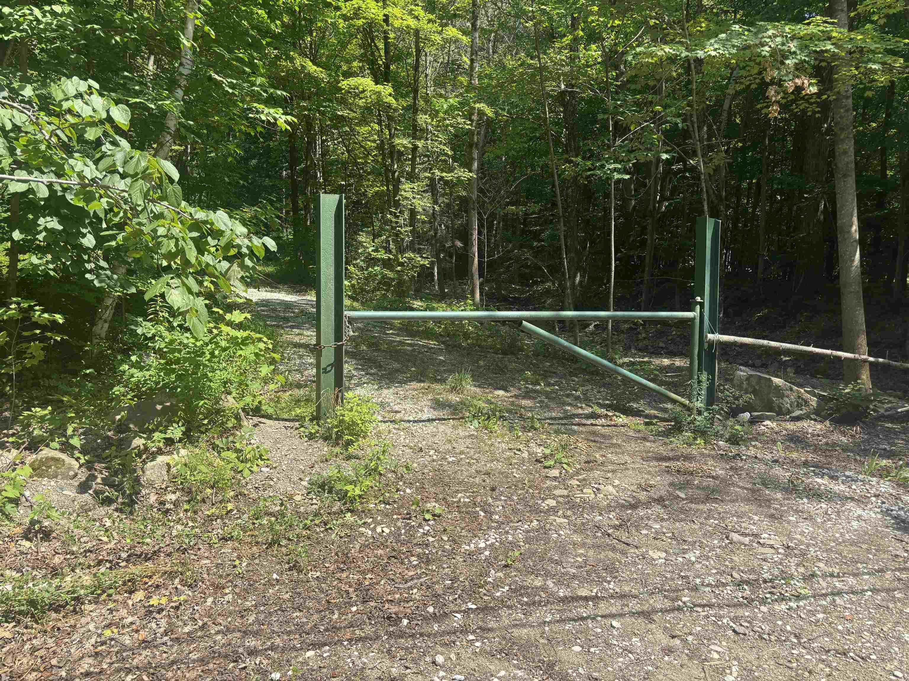 Image 1: Access gate