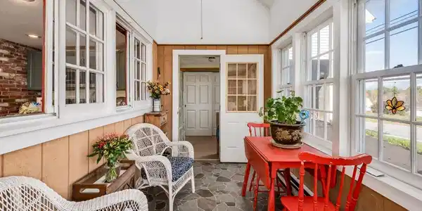Image 4: Welcoming 4 season porch Image 4: Welcoming 4 season porch