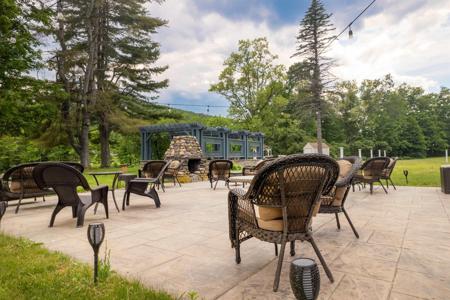 2709 W Woodstock Road