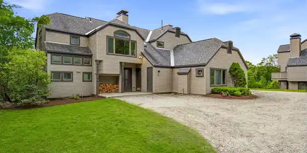E1 Rock Ridge Road