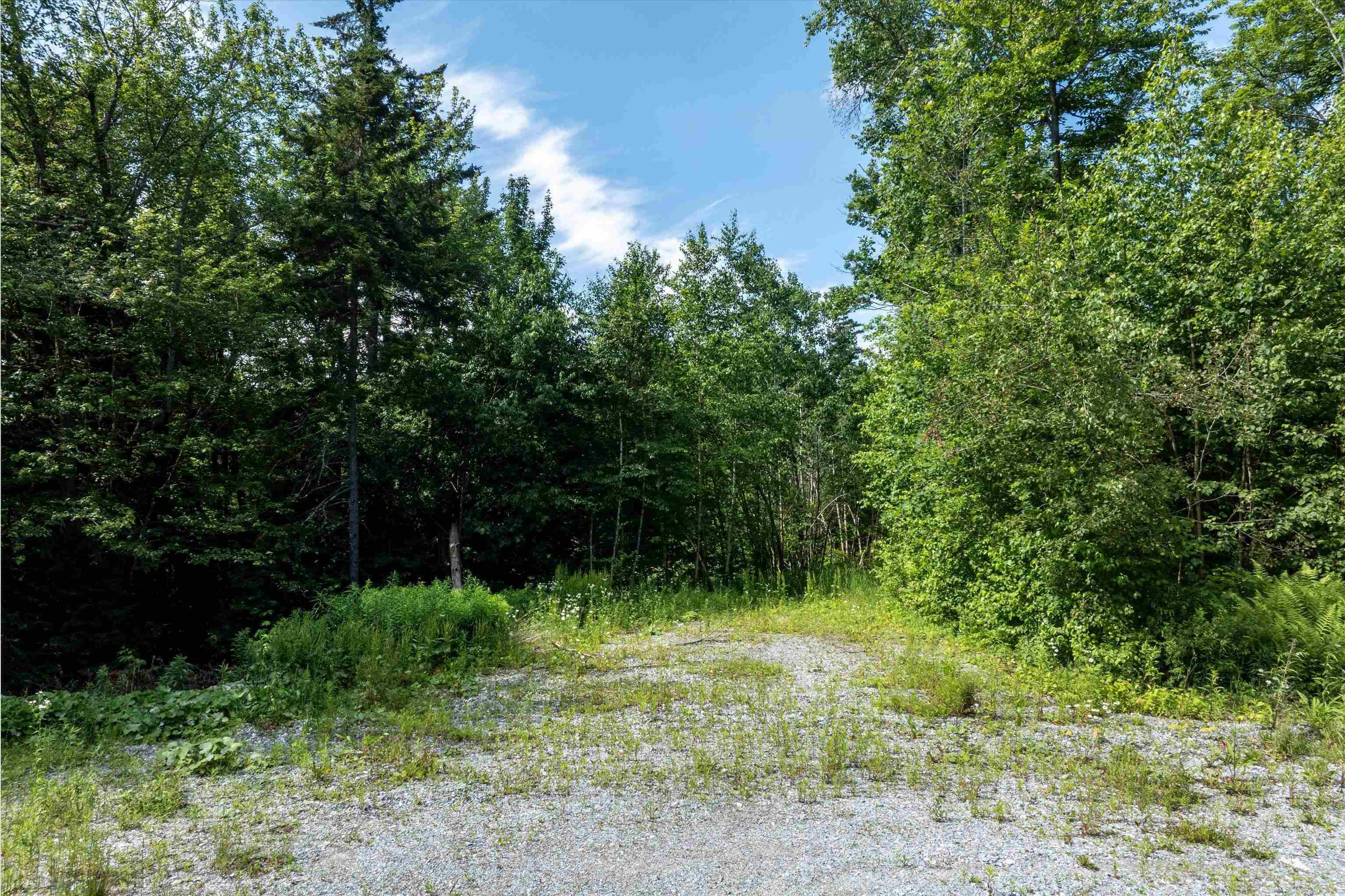 Image 2: Entrance to driveway from community Cul-de-sac Image 2: Entrance to driveway from community Cul-de-sac