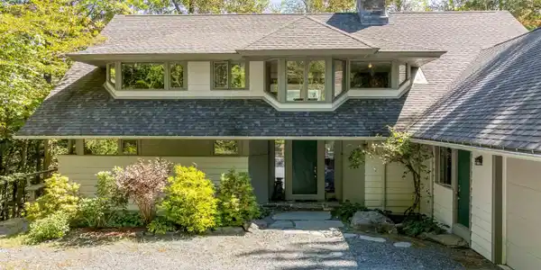 16 Summit Drive