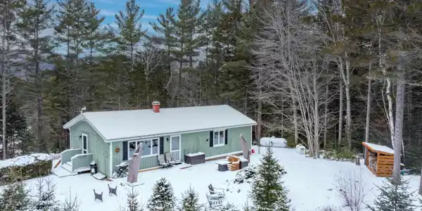 1591 Easton Valley Road