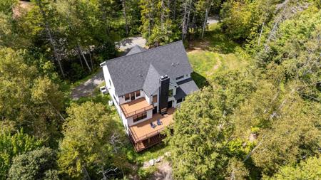 77 Two Ponds Road
