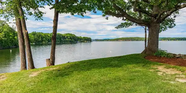 Image 3: Views Into Burlington