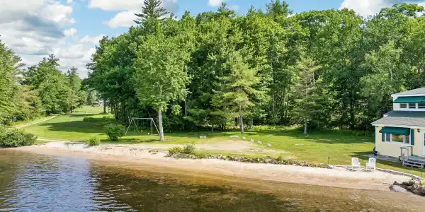 Image 2: 130' of Sandy Beach