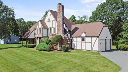 9 Stonehedge Drive