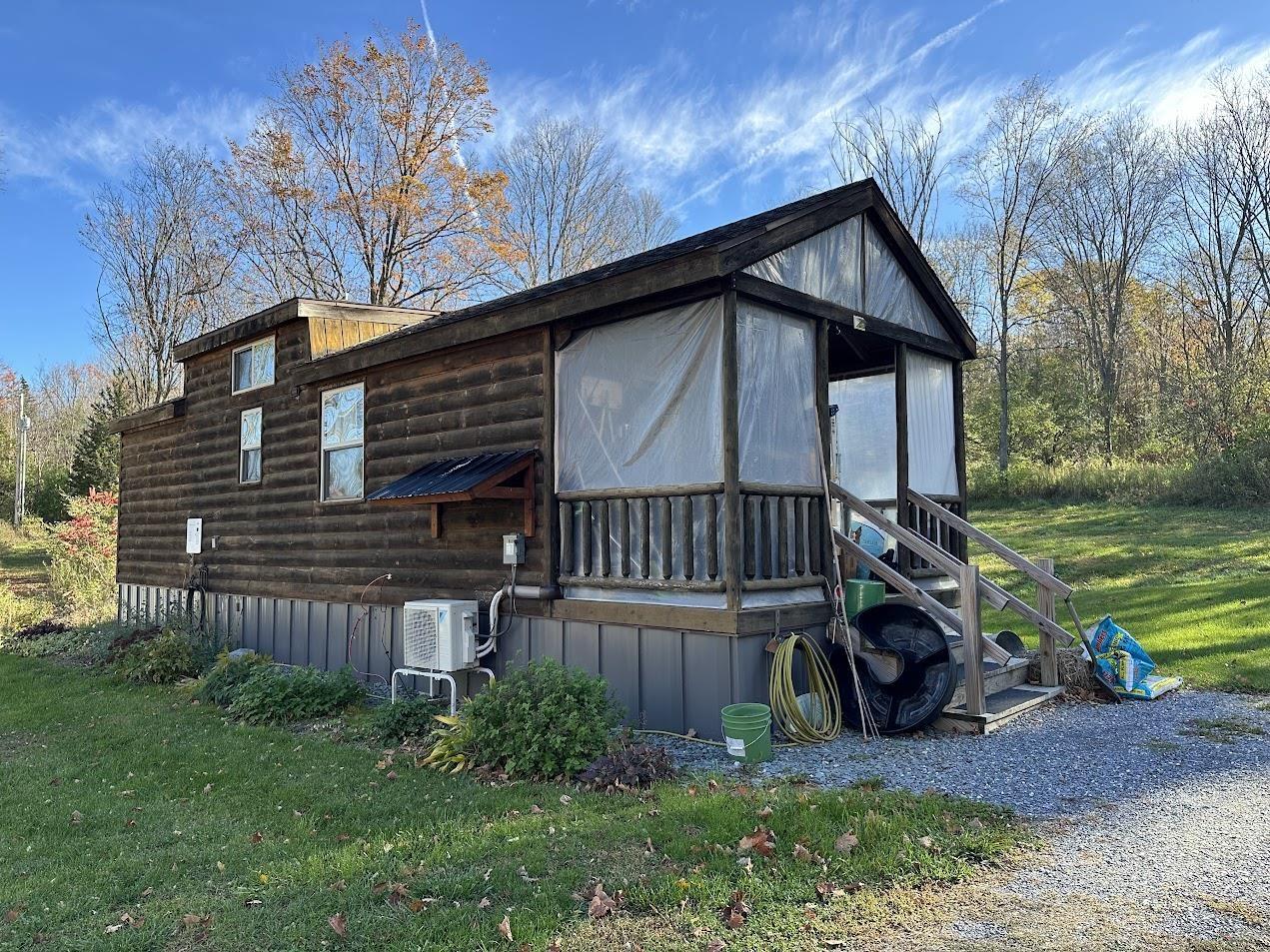 Image 2: Larger Cabin Image 2: Larger Cabin