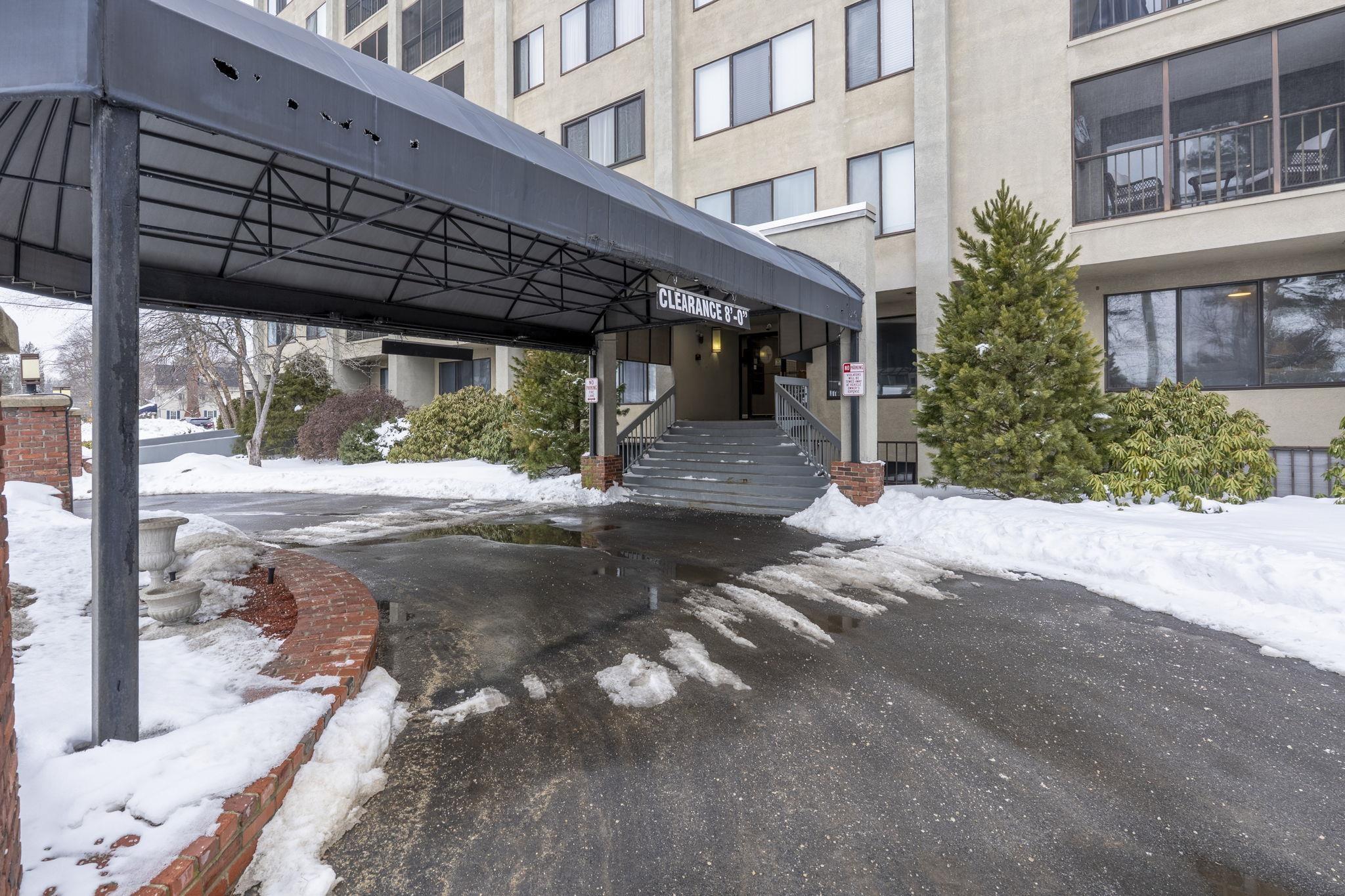 Image 3: Entrance View of 55 River Road